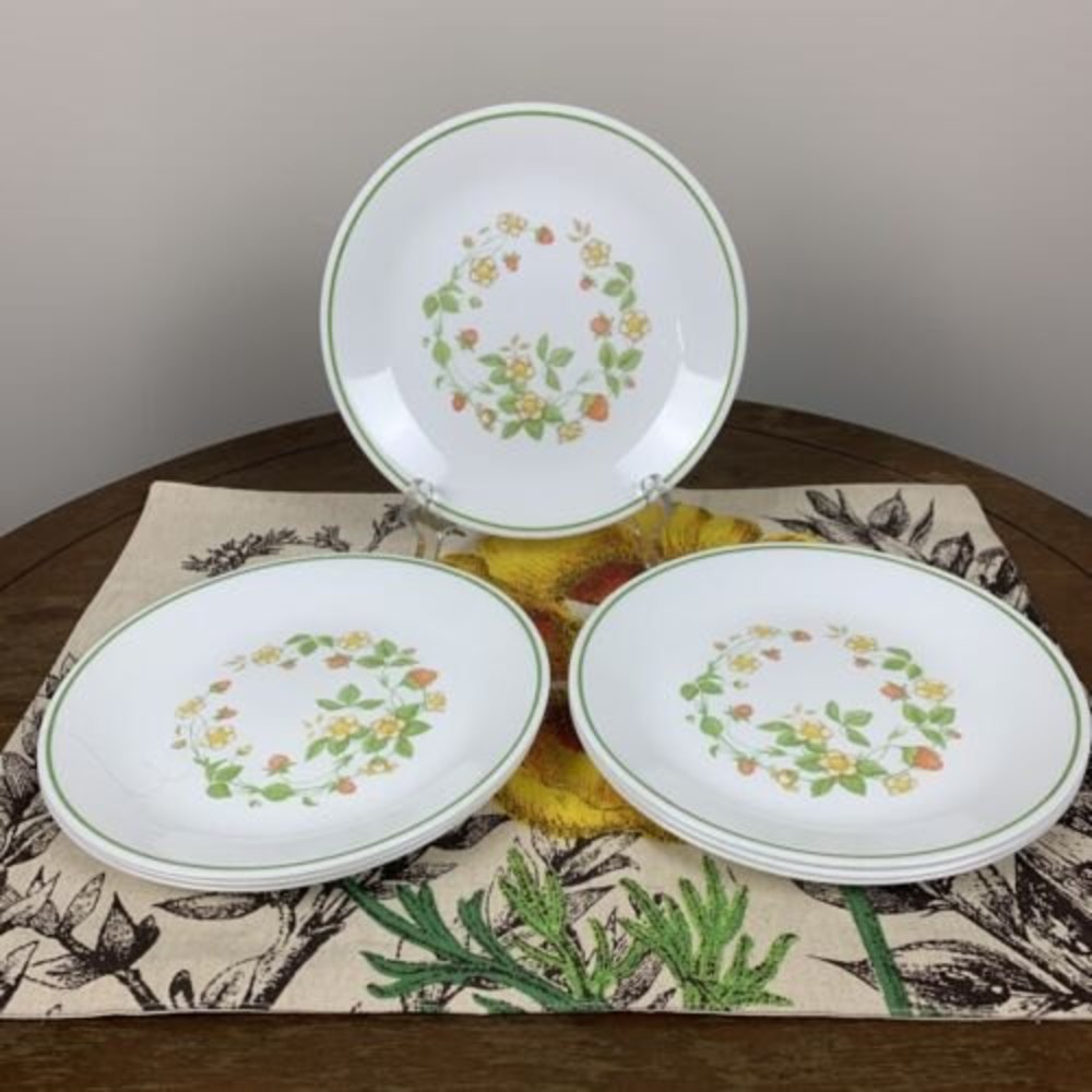 Vintage 7 Corelle Strawberry Sundae Lunch / Salad / Luncheon Plates 8 1/2" EUC